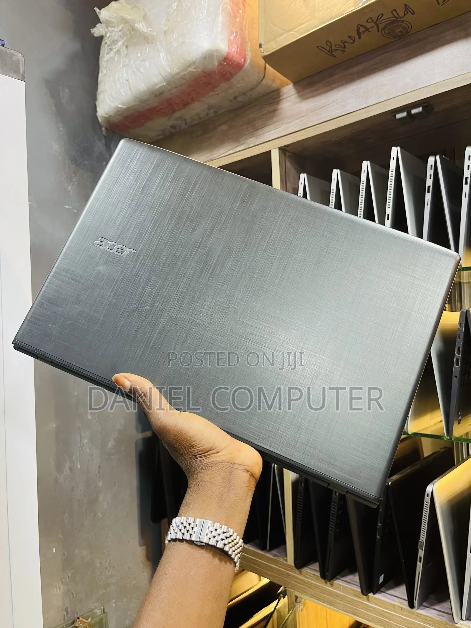 Laptop Acer Aspire E5-523G 8GB AMD A10 HDD 750GB