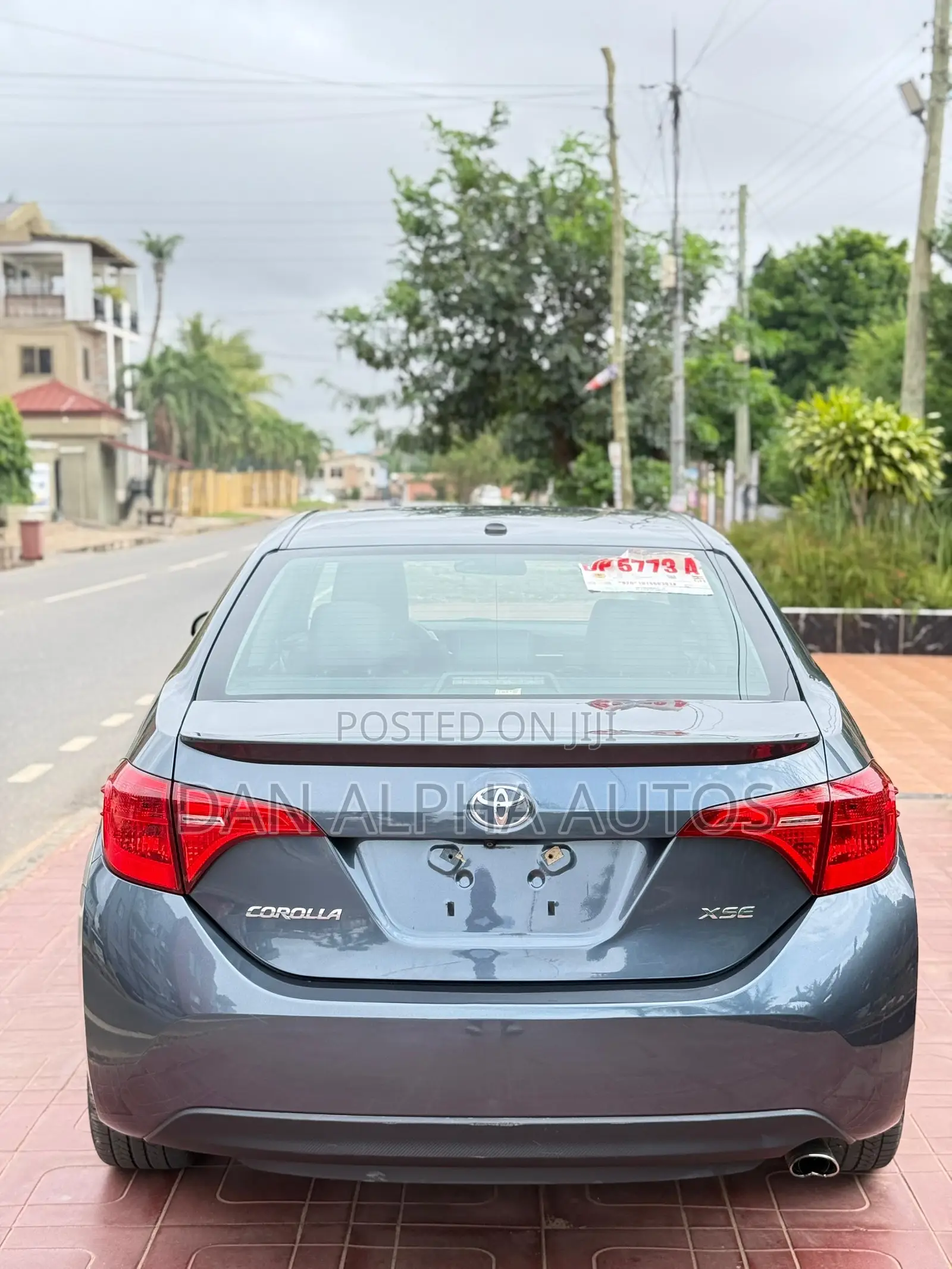 Toyota Corolla XLE (1.8L 4cyl 2A) 2019