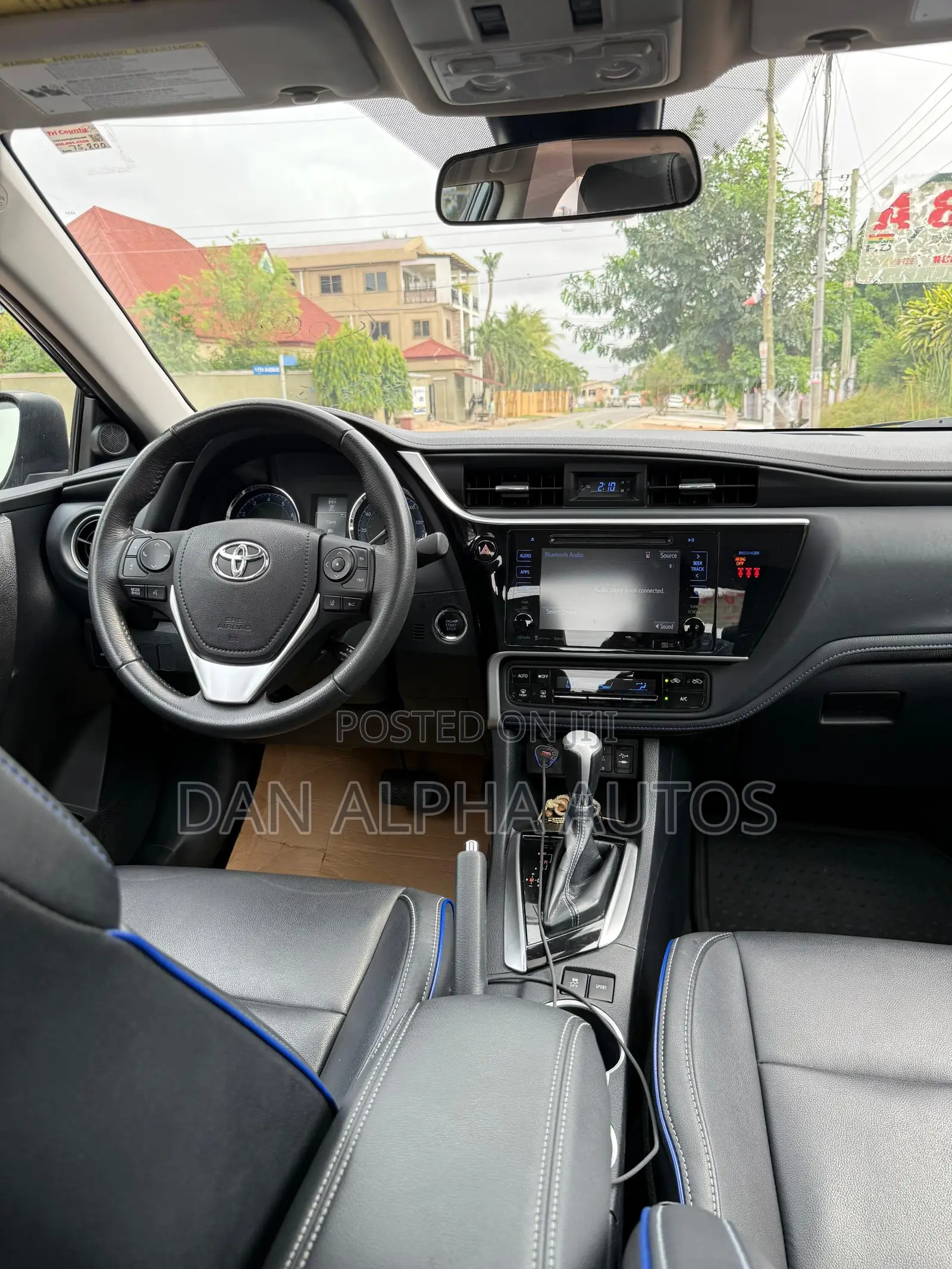 Toyota Corolla XLE (1.8L 4cyl 2A) 2019