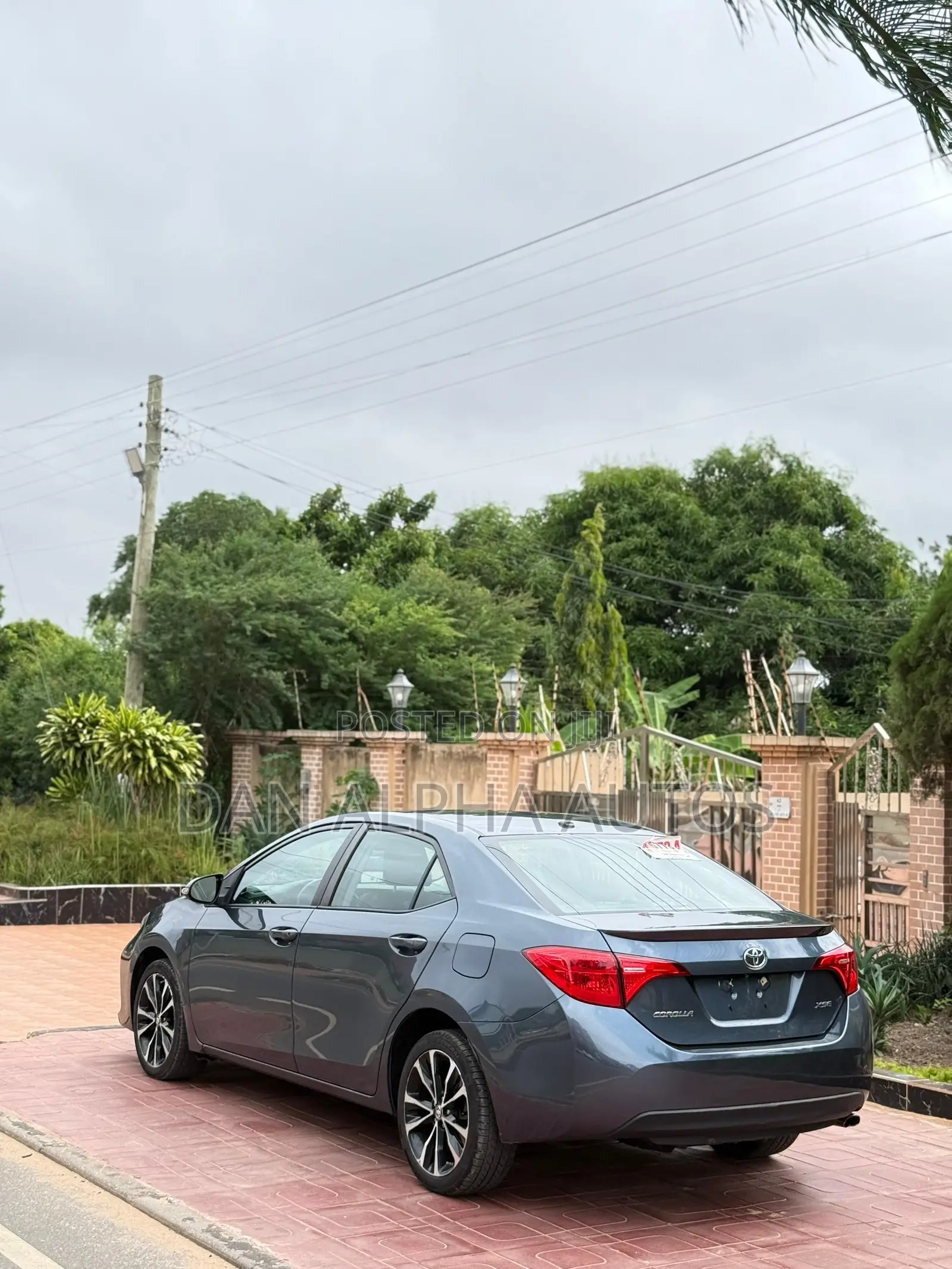 Toyota Corolla XLE (1.8L 4cyl 2A) 2019