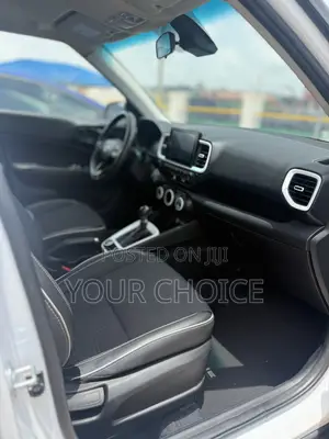 Hyundai Venue SE 2023 White
