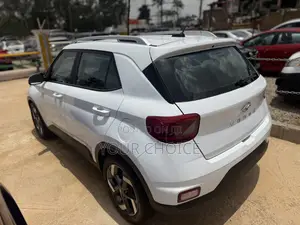 Hyundai Venue SE 2023 White