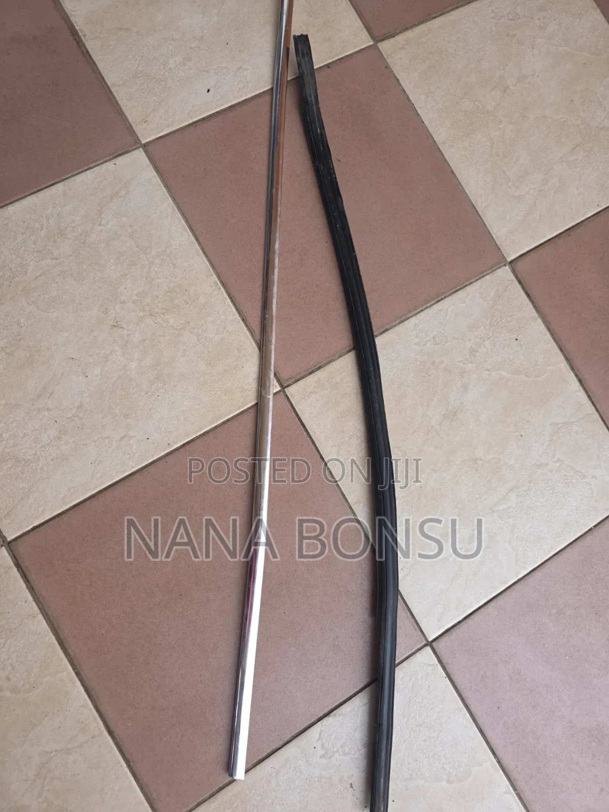 2019 Chevrolet Cruze Driver Door Fixture and Rubber