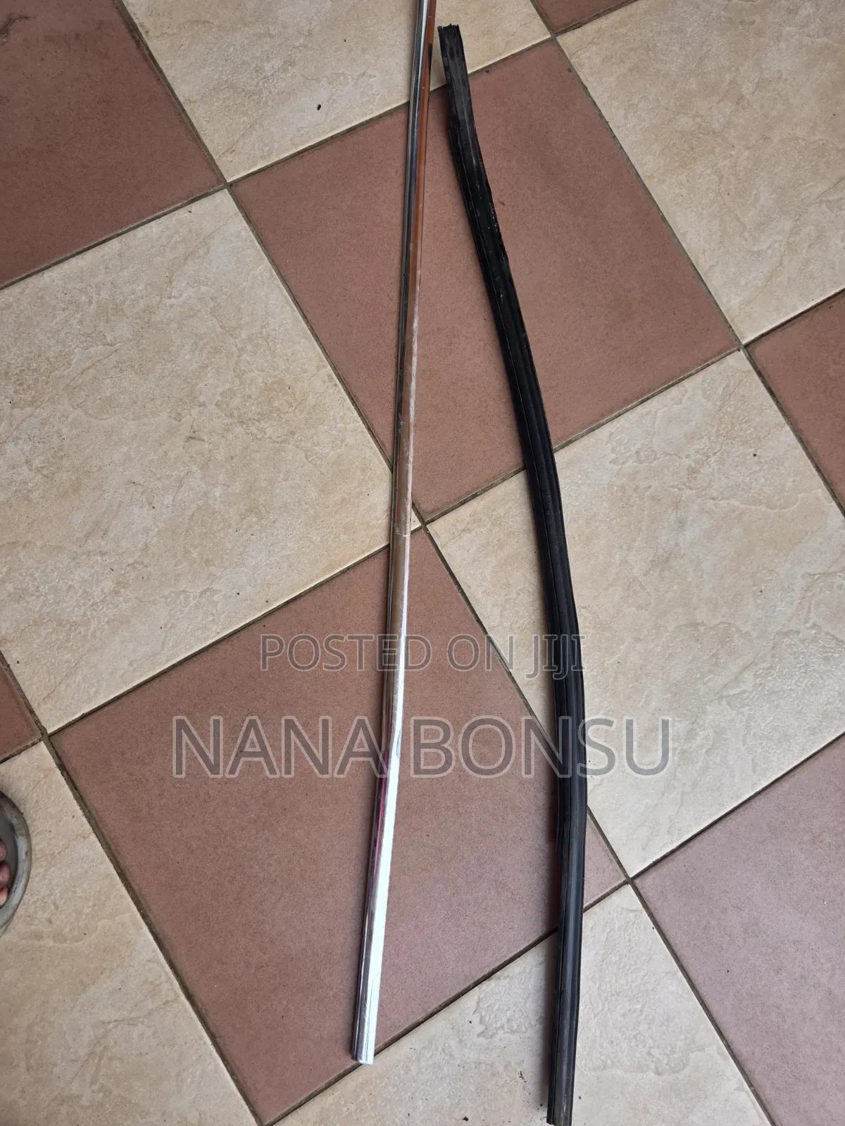 2019 Chevrolet Cruze Driver Door Fixture and Rubber