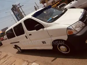 Toyota HiAce 2013 White