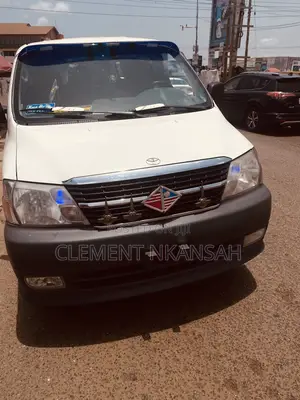 Toyota HiAce 2013 White
