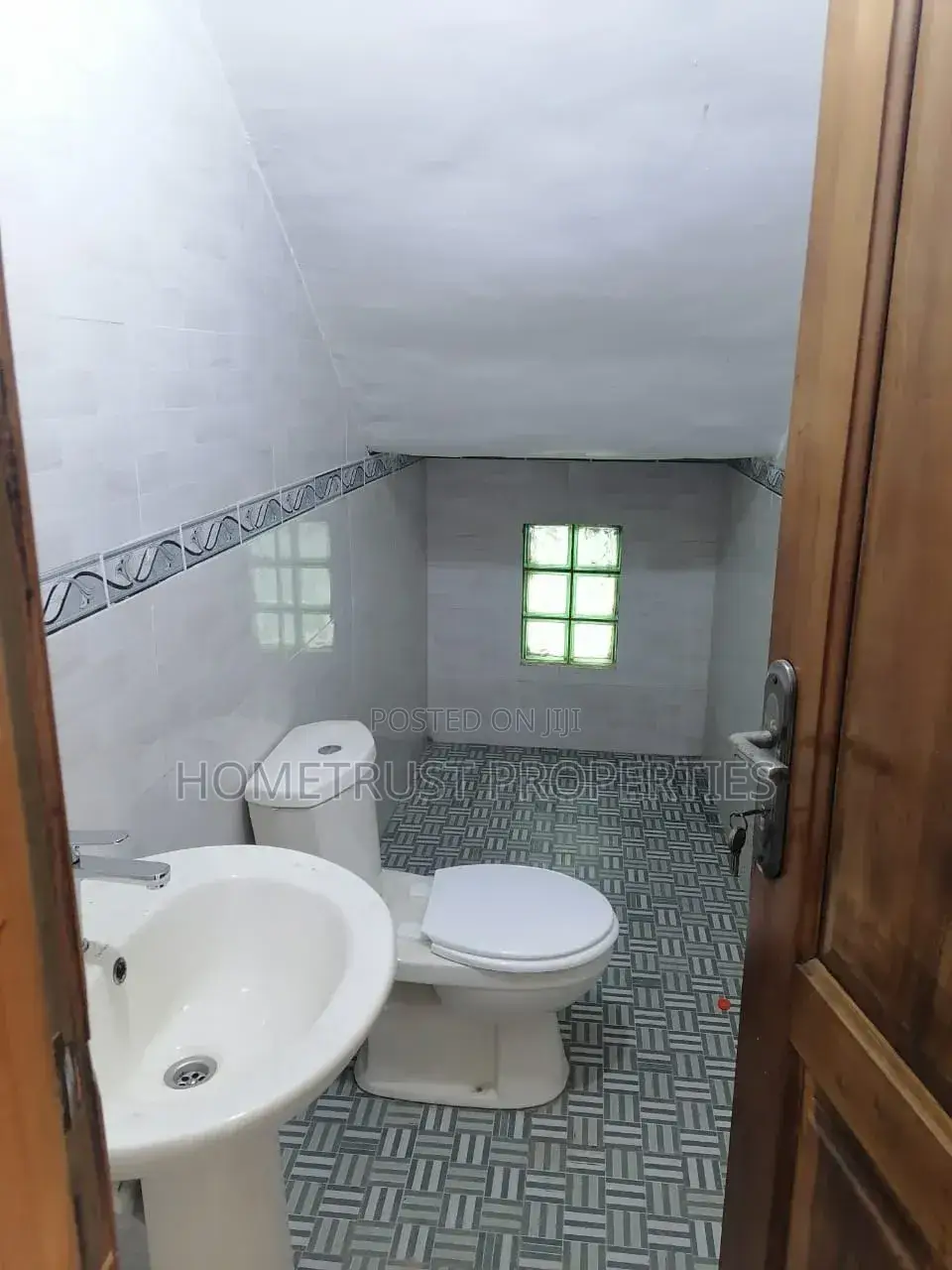 6bdrm Duplex in Pokuase Acp for rent