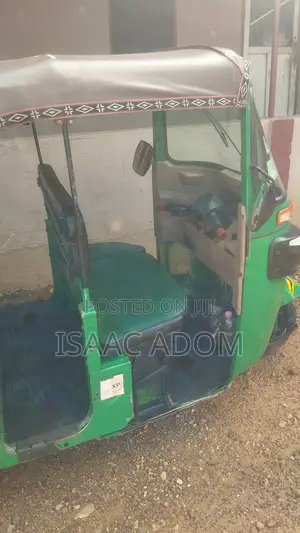 Bajaj RE 2025 Green