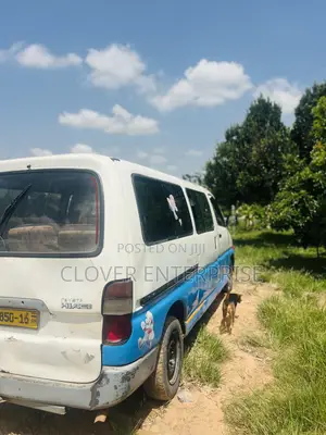 Toyota HiAce 2003 White