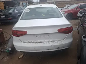 Audi A4 2.0T Premium quattro 4dr Sedan AWD (2.0L 4cyl Turbo 6M) 2014