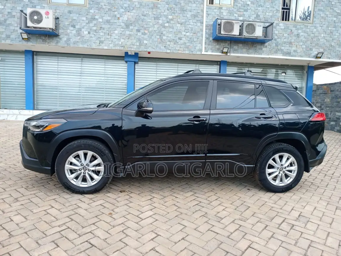 Toyota Corolla Cross LE 4WD 2024 Black