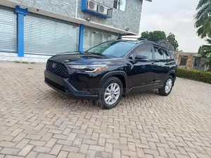 Toyota Corolla Cross LE 4WD 2024 Black