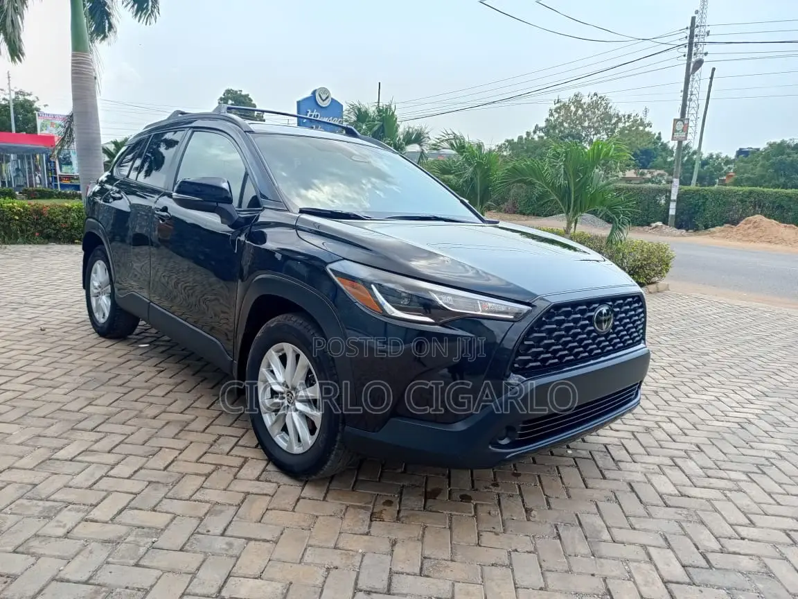 Toyota Corolla Cross LE 4WD 2024 Black