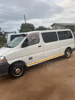 Toyota HiAce 2013 White