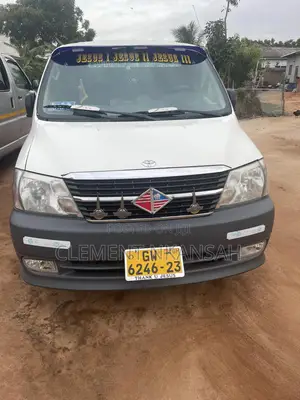 Toyota HiAce 2013 White