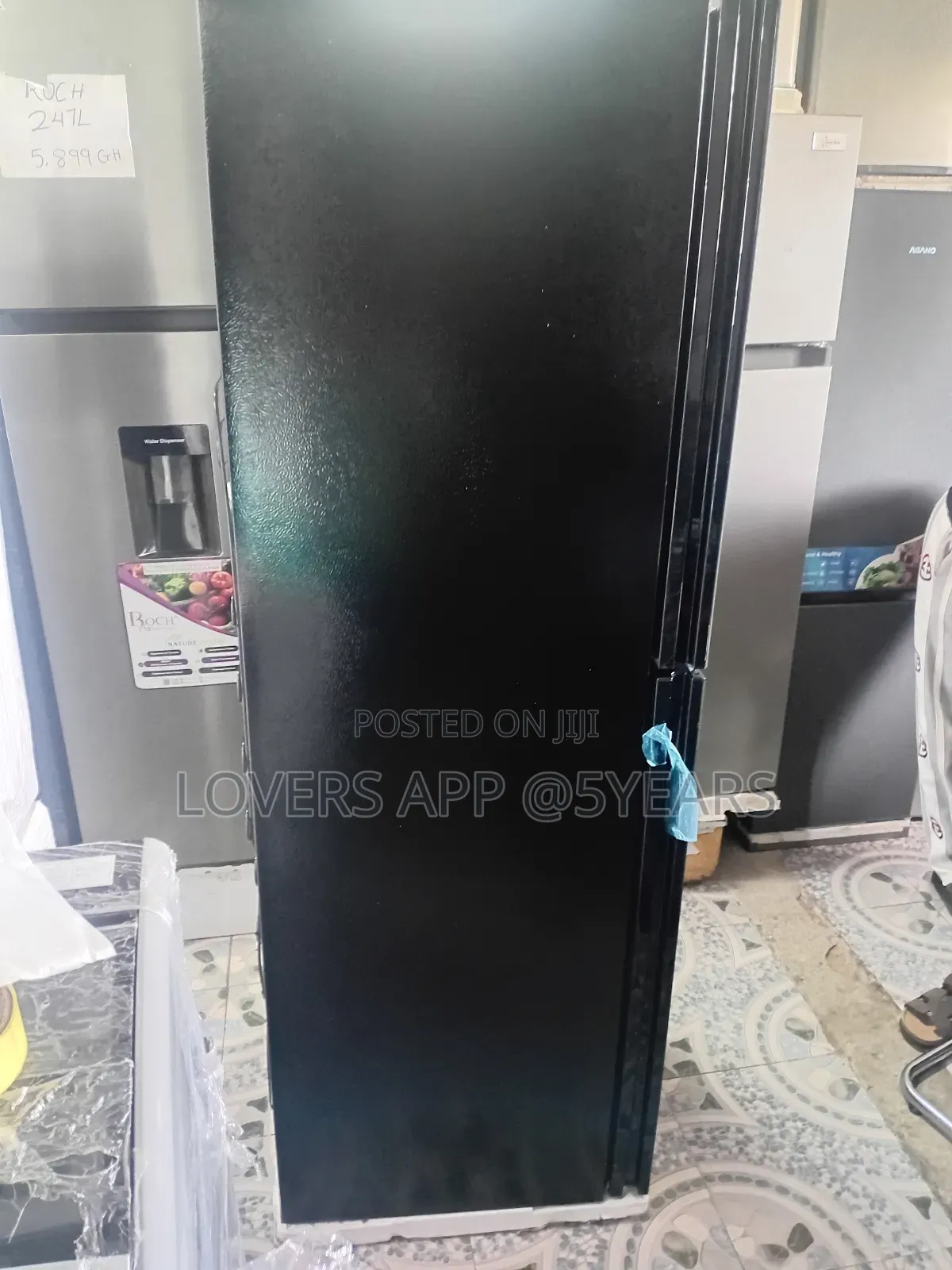 243l Black Glossy Sophisticated Home Refrigerator.