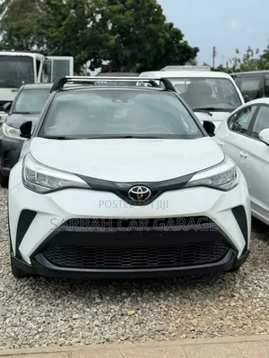 Toyota C-HR XLE FWD Sport Utility (2.0L 4cyl 2AM) 2018 Brown