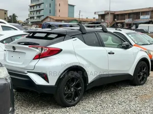 Toyota C-HR XLE FWD Sport Utility (2.0L 4cyl 2AM) 2018 Brown