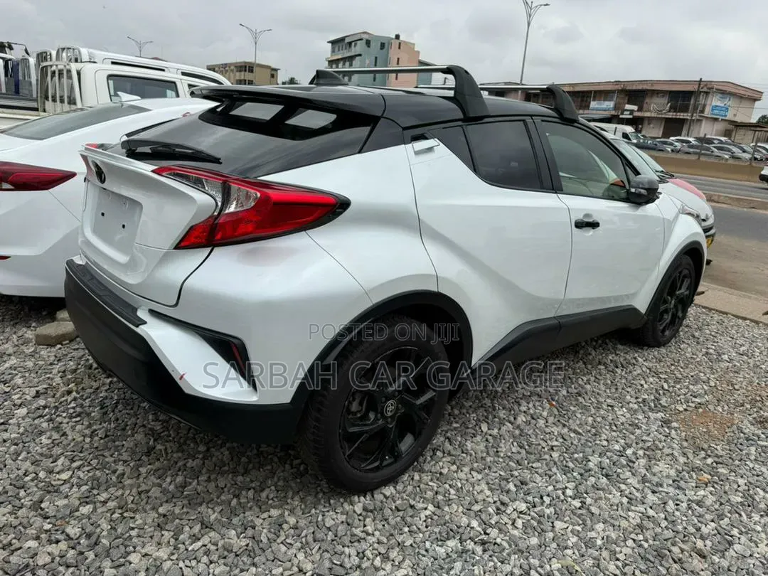 Toyota C-HR XLE FWD Sport Utility (2.0L 4cyl 2AM) 2018 Brown