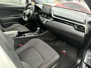 Toyota C-HR XLE FWD Sport Utility (2.0L 4cyl 2AM) 2018 Brown