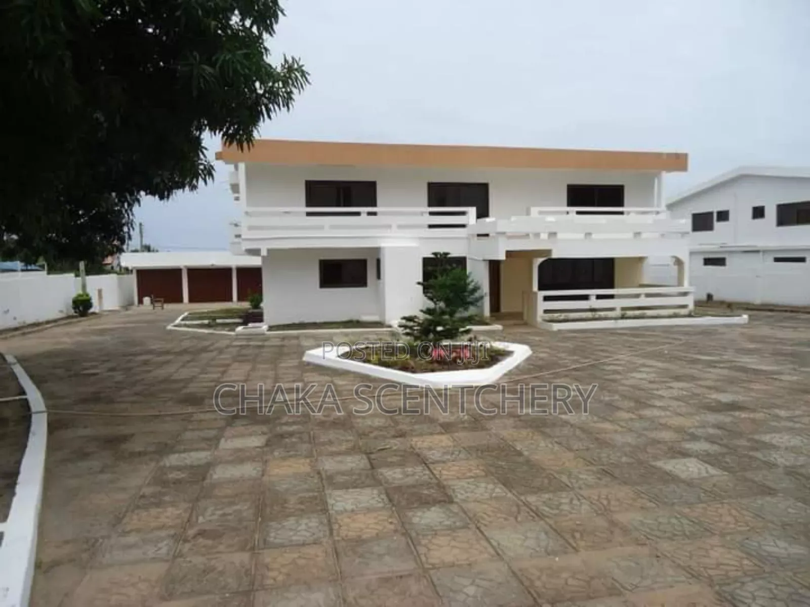 10bdrm House in Community 3, Tema Metropolitan for sale