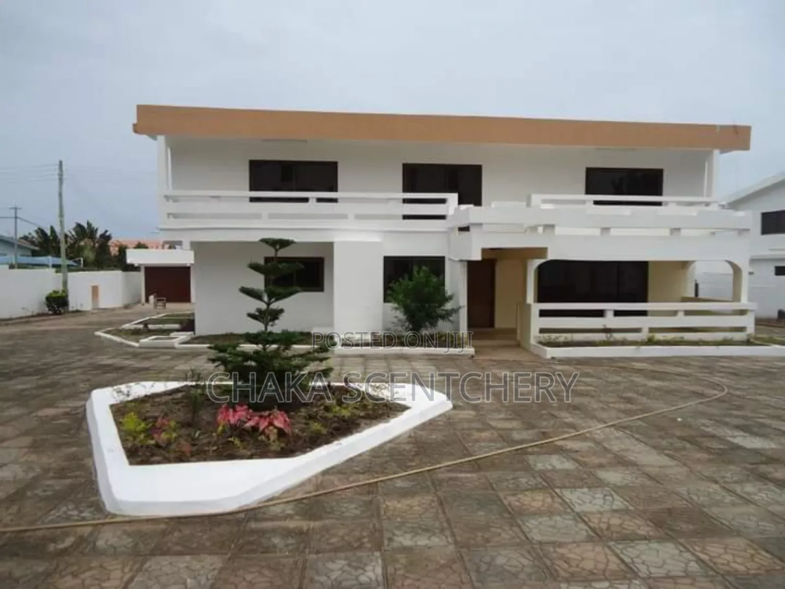 10bdrm House in Community 3, Tema Metropolitan for sale