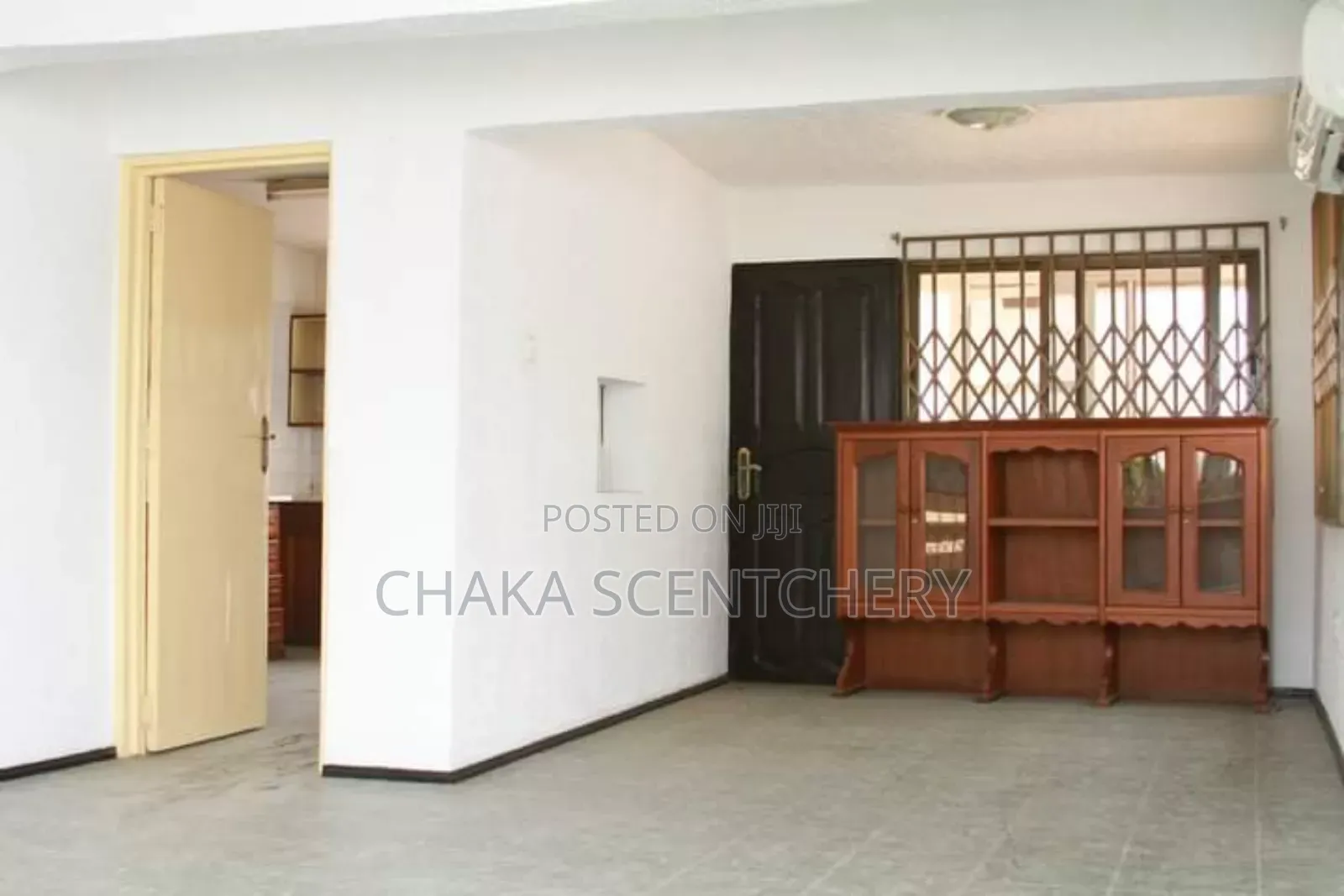 10bdrm House in Community 3, Tema Metropolitan for sale