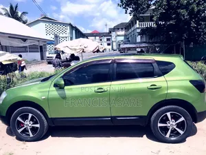 Nissan Qashqai 2010 Green