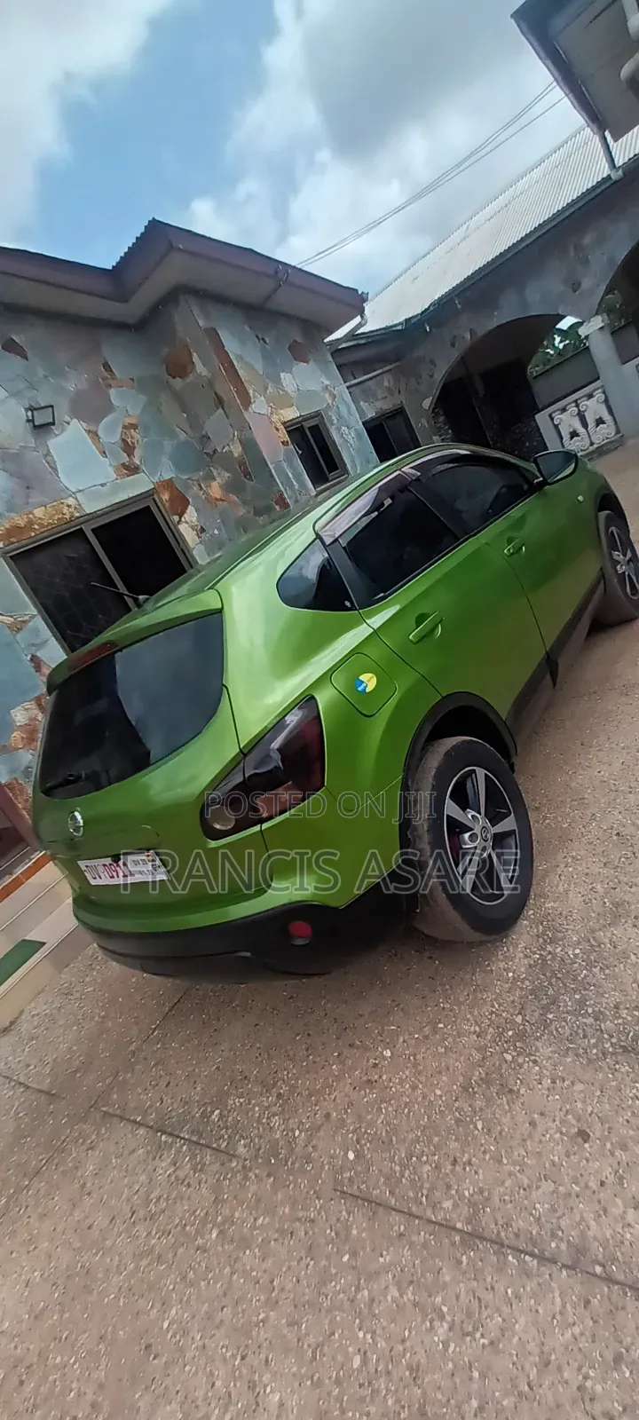 Nissan Qashqai 2010 Green