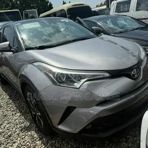 Toyota C-HR XLE FWD Sport Utility (2.0L 4cyl 2AM) 2018 Gray