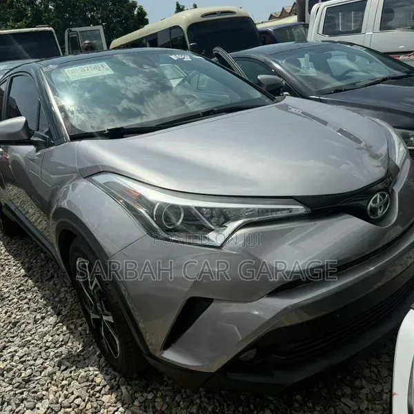 Toyota C-HR XLE FWD Sport Utility (2.0L 4cyl 2AM) 2018 Gray