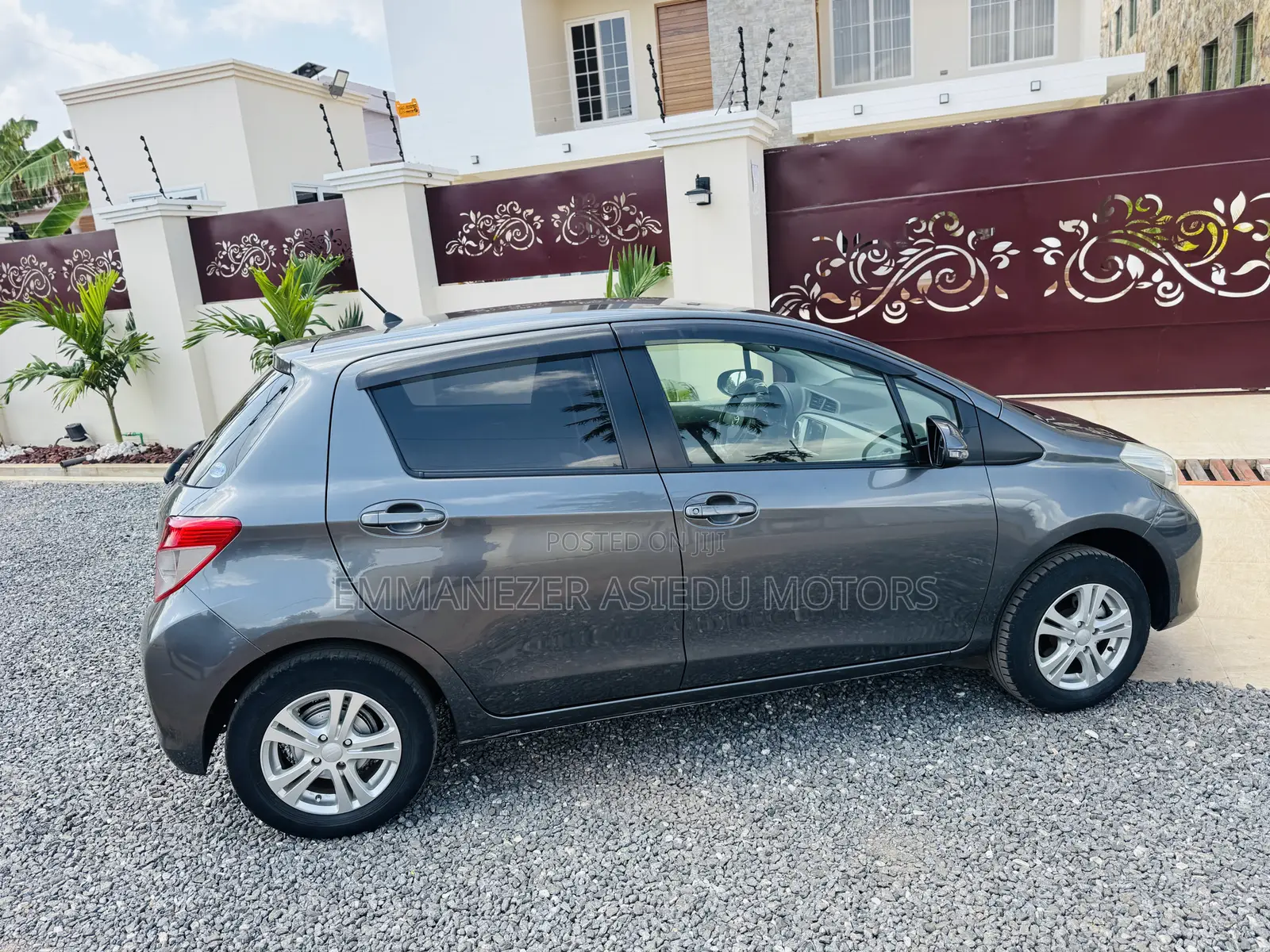 Toyota Vitz 1.3 AWD 5dr 2013 Gray