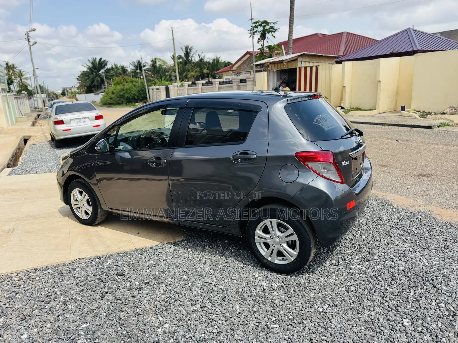 Toyota Vitz 1.3 AWD 5dr 2013 Gray