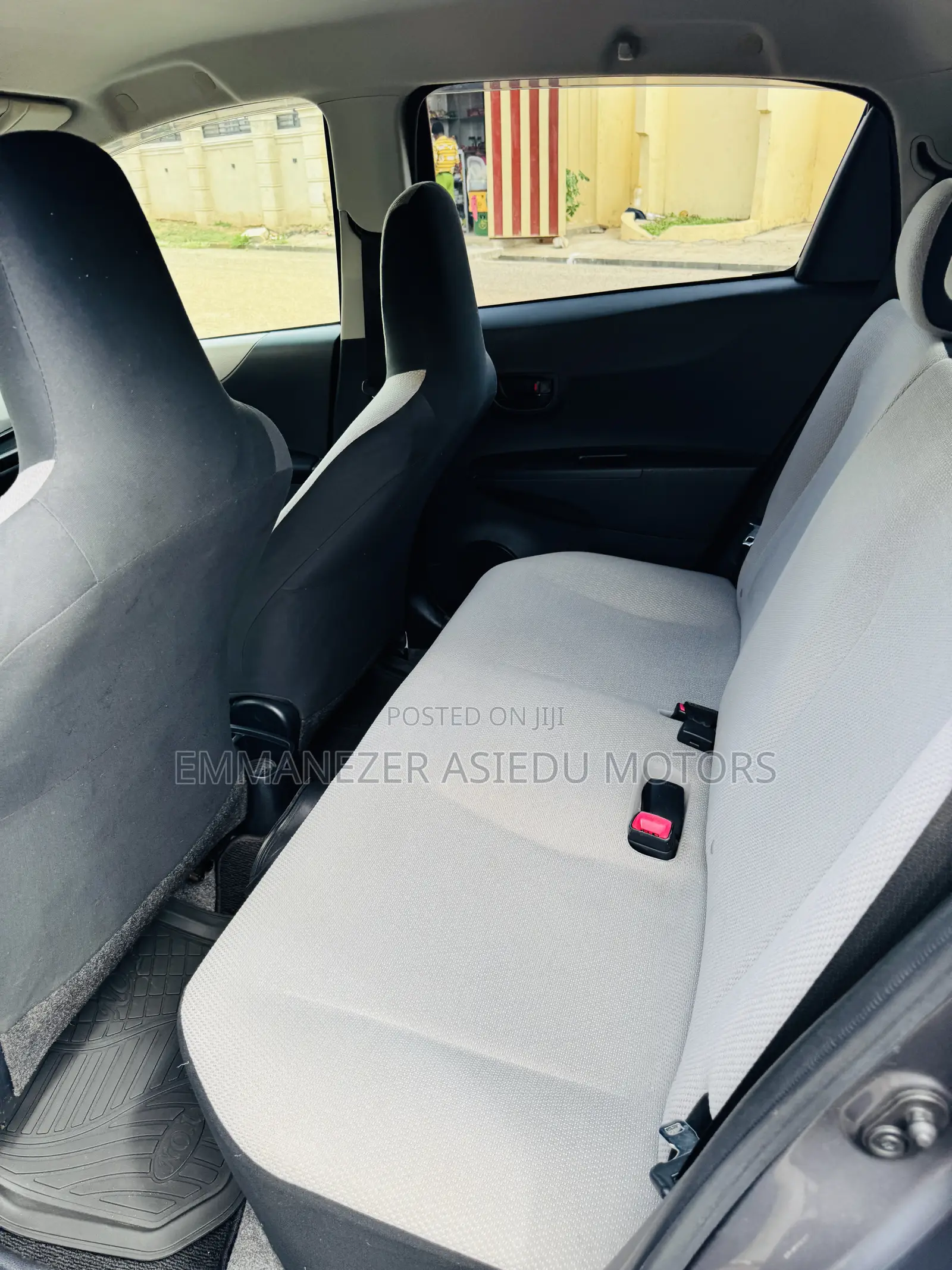 Toyota Vitz 1.3 AWD 5dr 2013 Gray