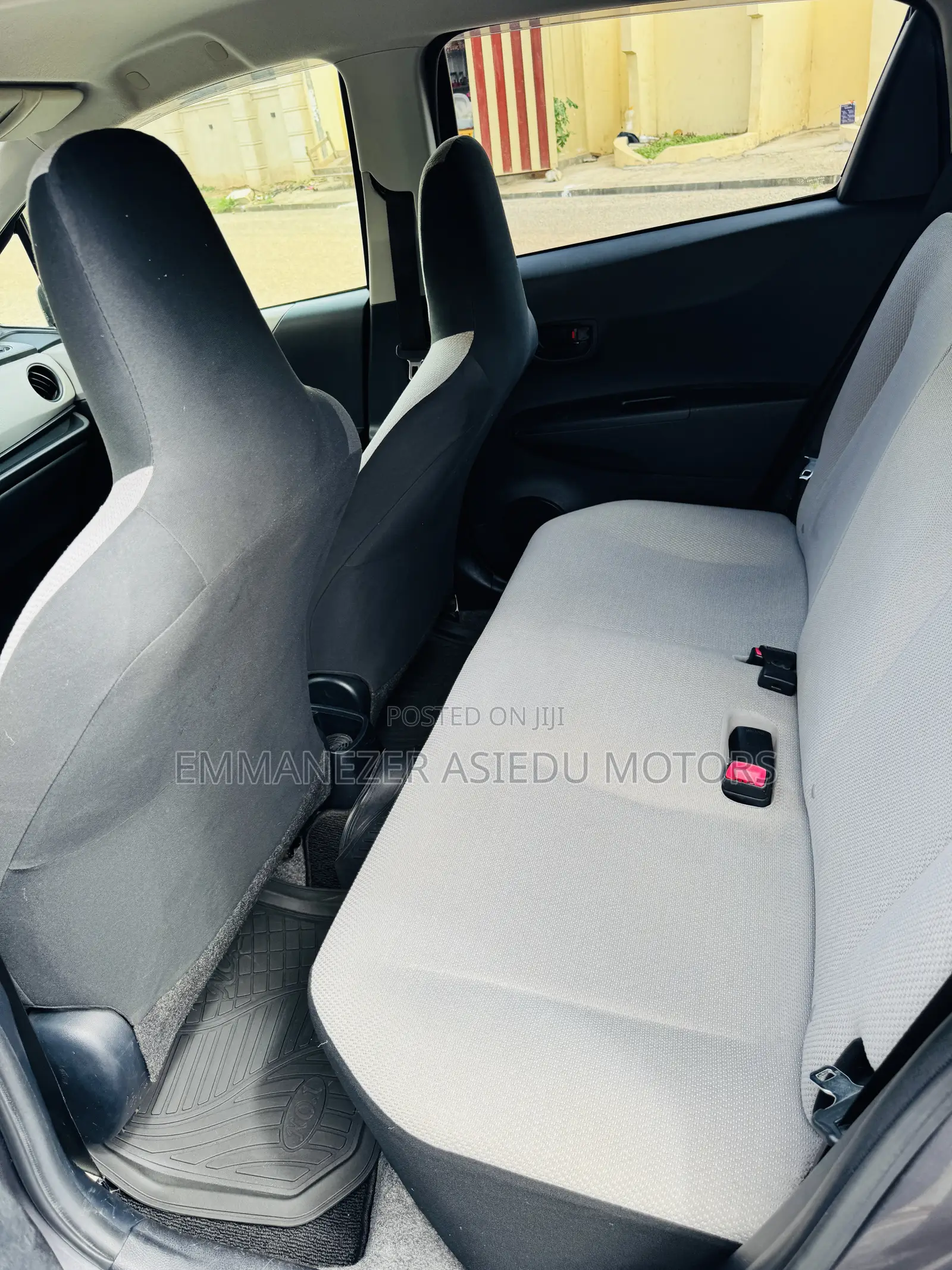Toyota Vitz 1.3 AWD 5dr 2013 Gray