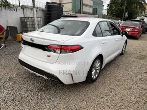 Toyota Corolla LE 2020 White