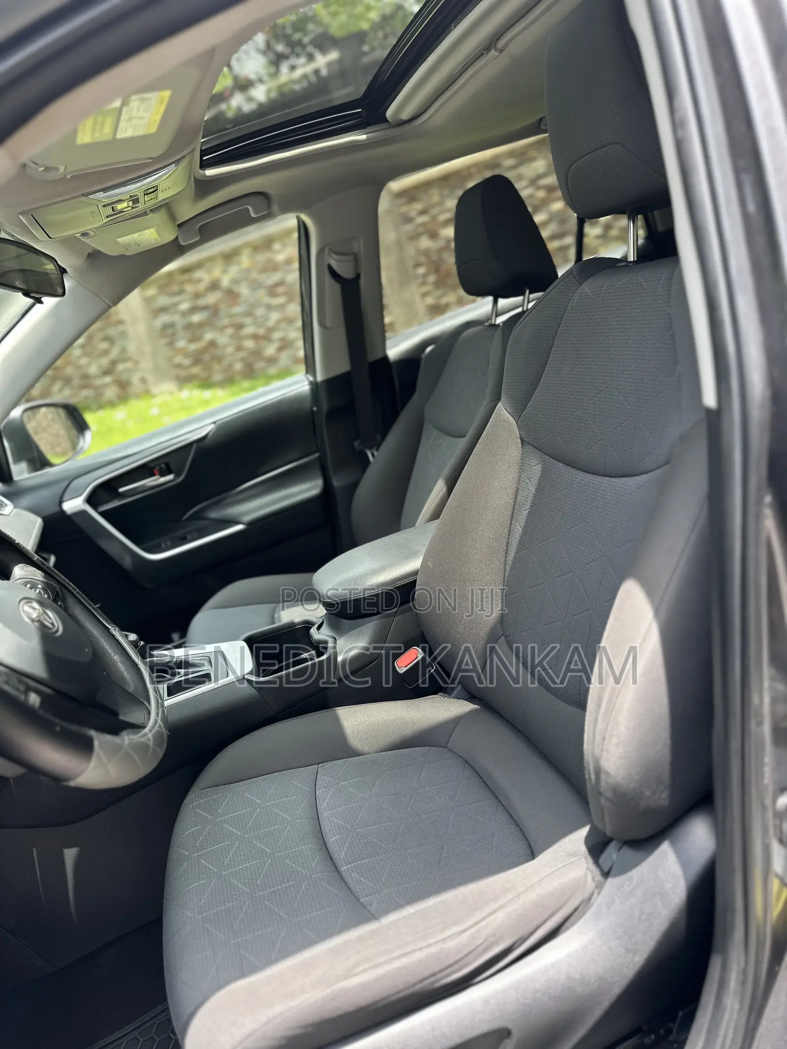 Toyota RAV4 XLE 2022 Gray