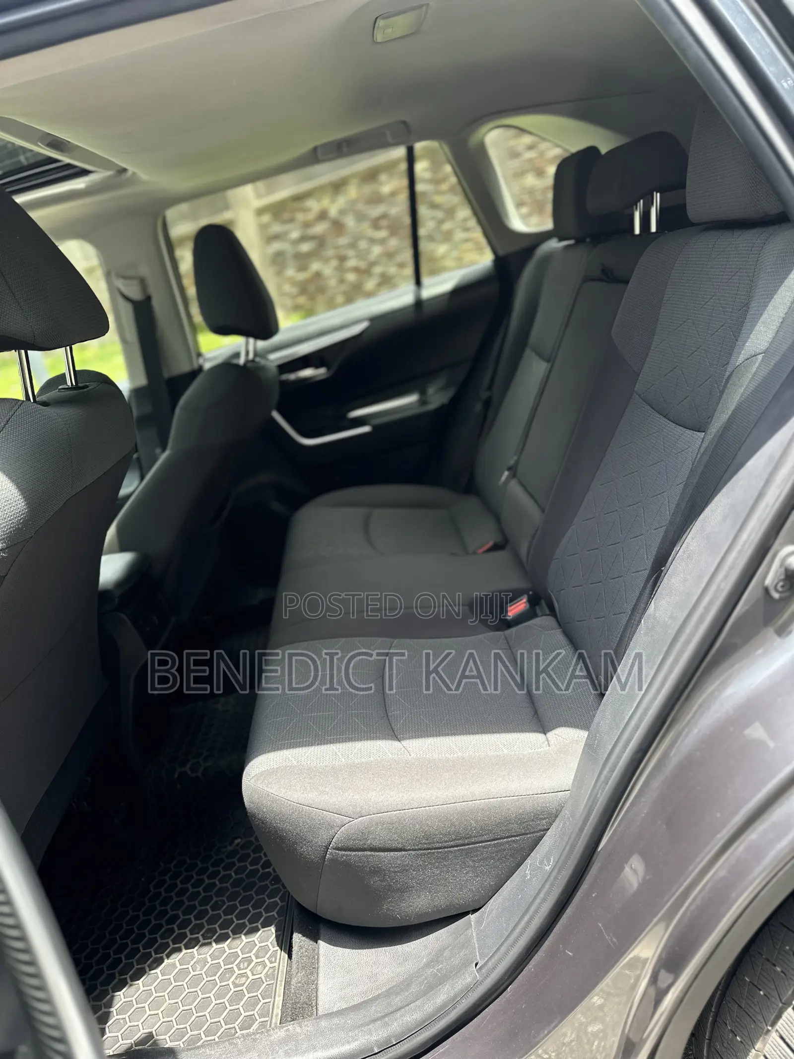 Toyota RAV4 XLE 2022 Gray