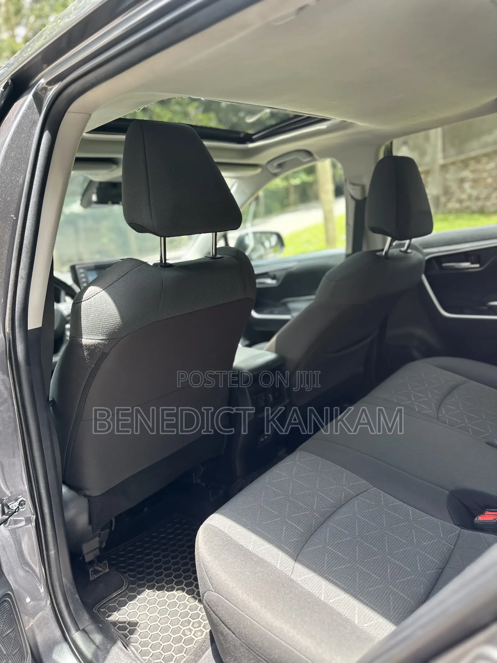 Toyota RAV4 XLE 2022 Gray