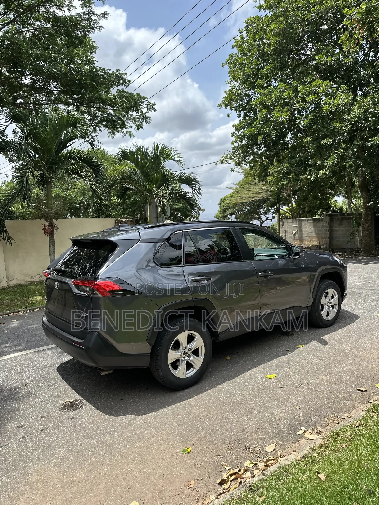 Toyota RAV4 XLE 2022 Gray