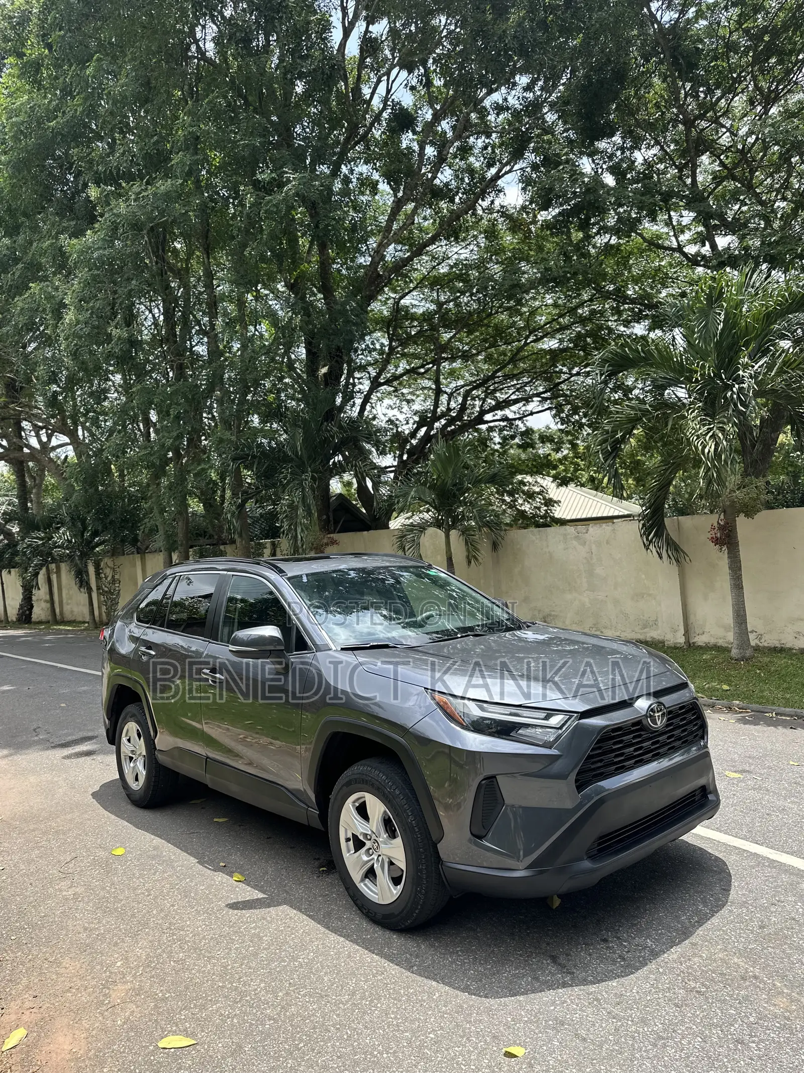 Toyota RAV4 XLE 2022 Gray