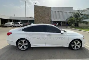 Honda Accord Touring 2.0T 2018 White