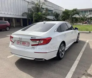Honda Accord Touring 2.0T 2018 White