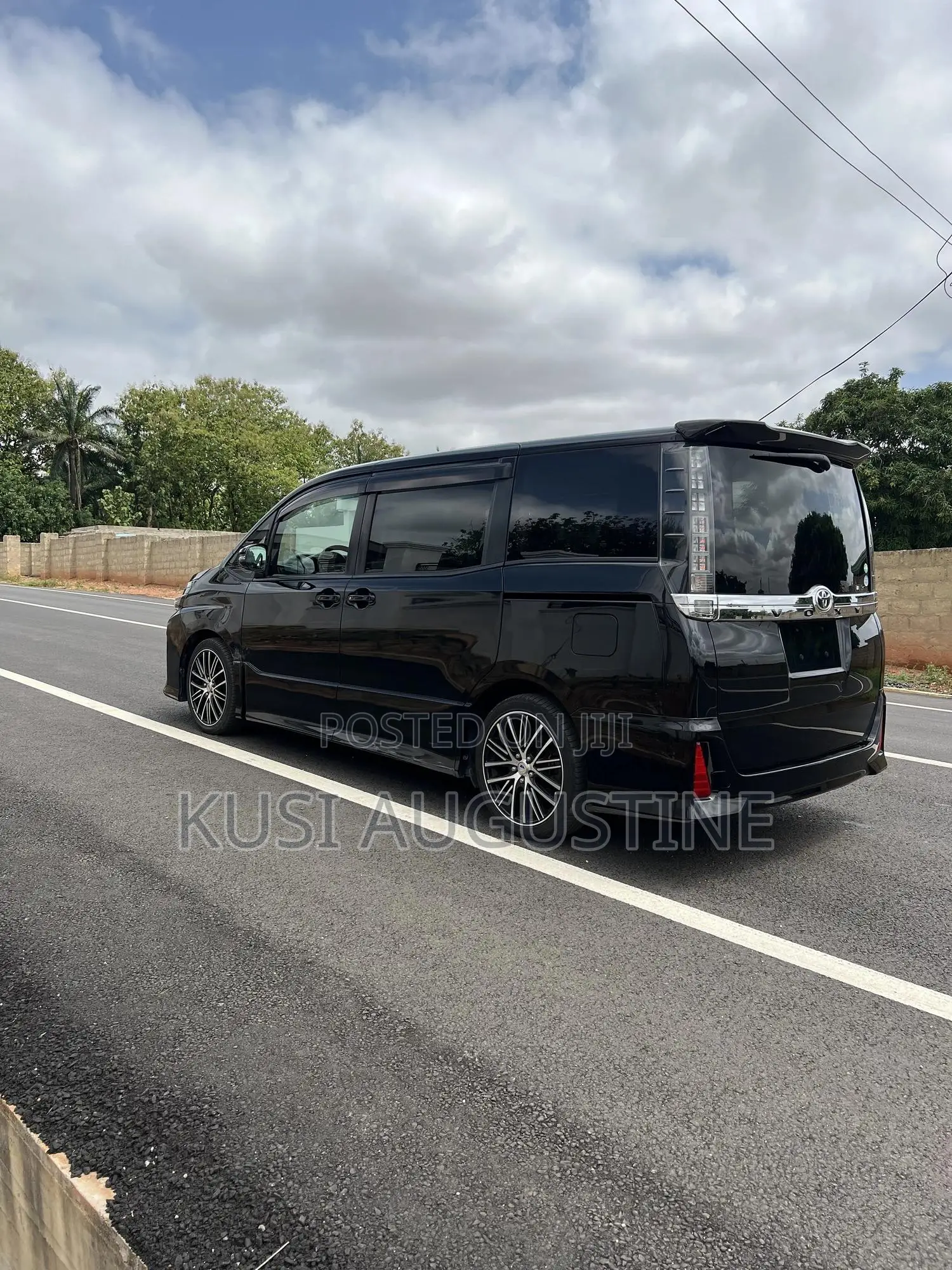 Toyota Voxy 2016 Black