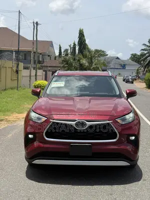 Toyota Highlander XLE 2021 Red