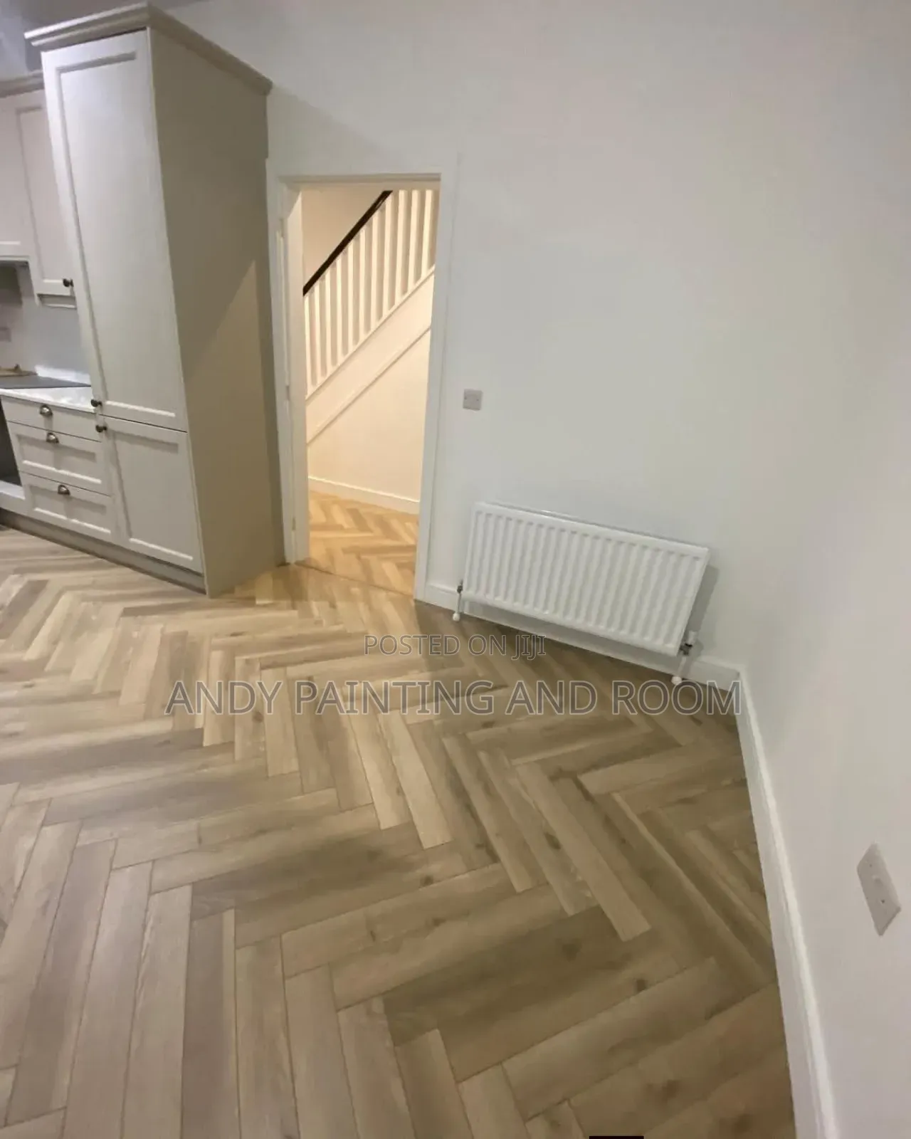 Clean Vinyl Flooring Installer