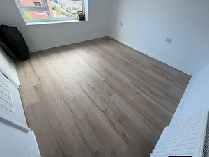 Stylish Installation of Vinyl Tiles