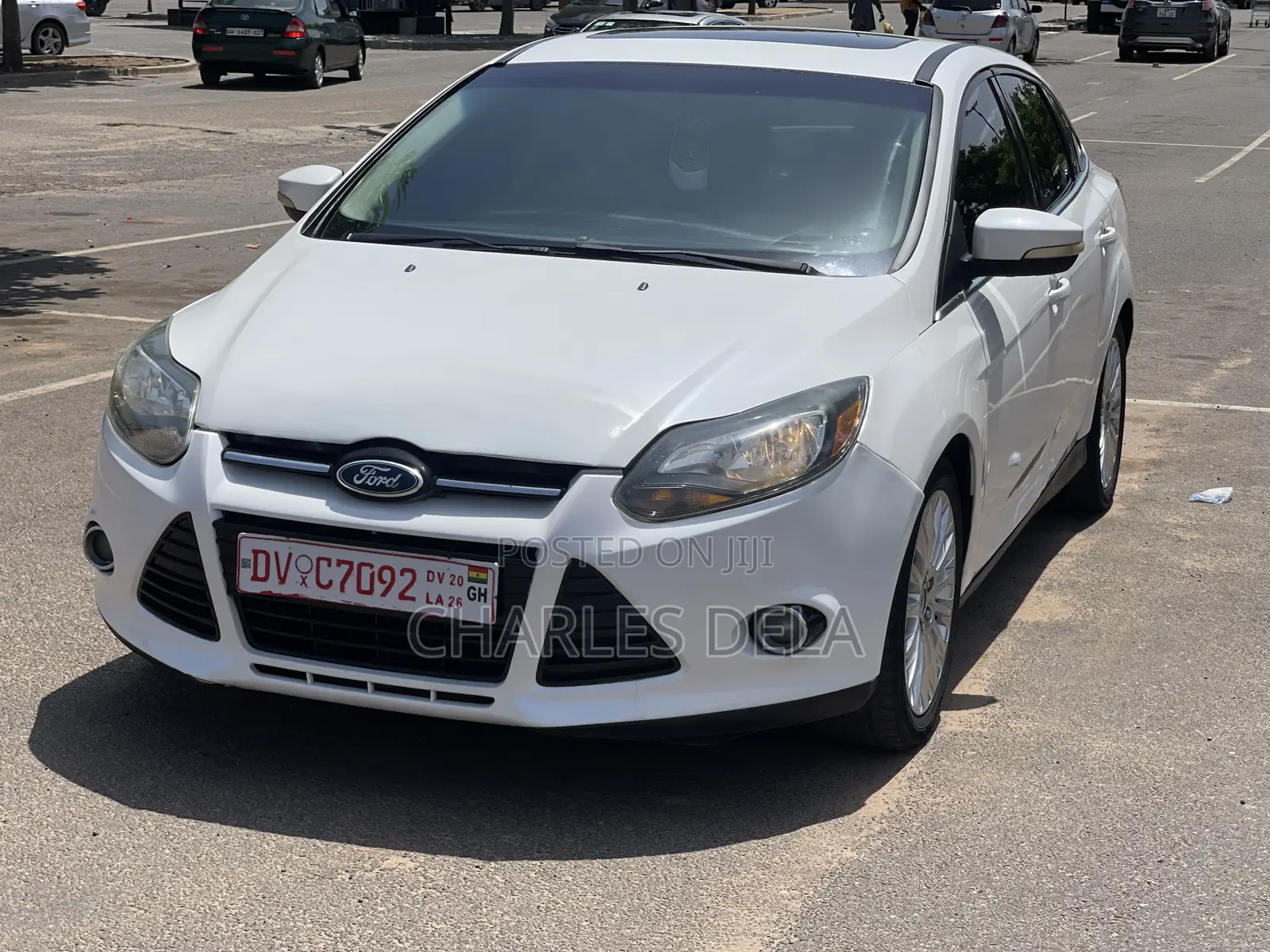 Ford Focus SE Sedan FWD (2.0L 4cyl 5M) 2012 White