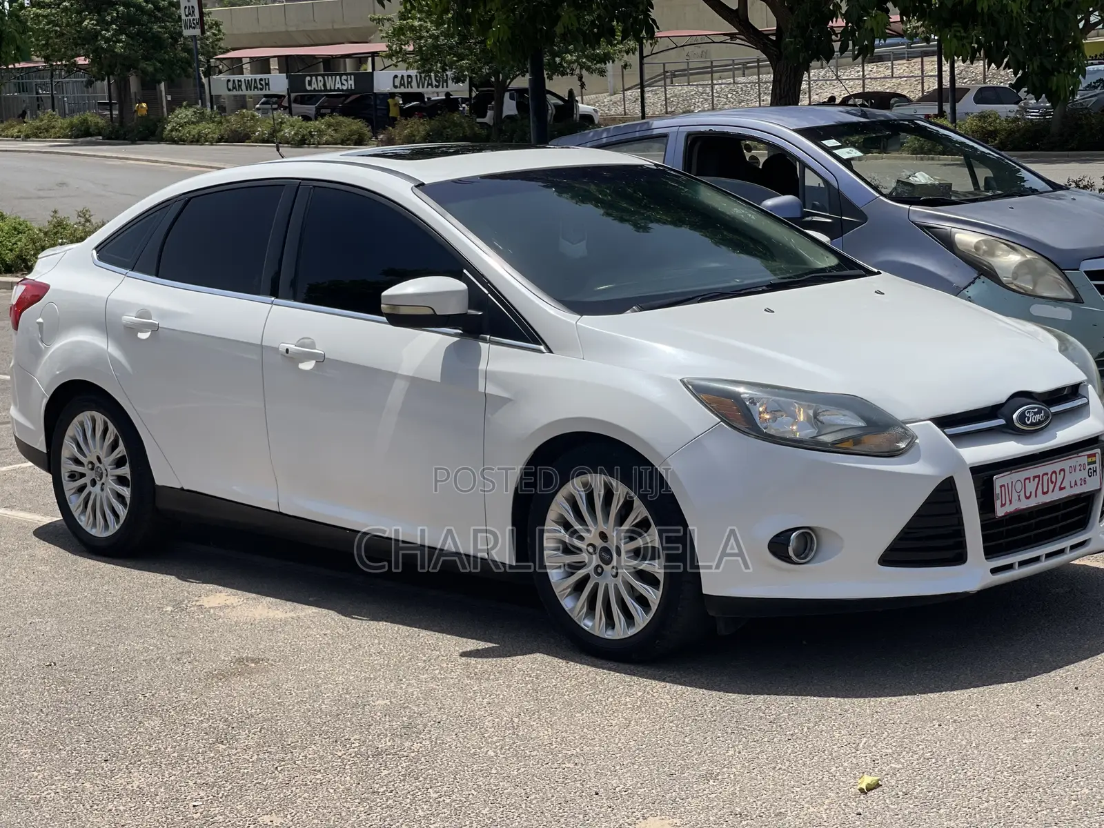 Ford Focus SE Sedan FWD (2.0L 4cyl 5M) 2012 White
