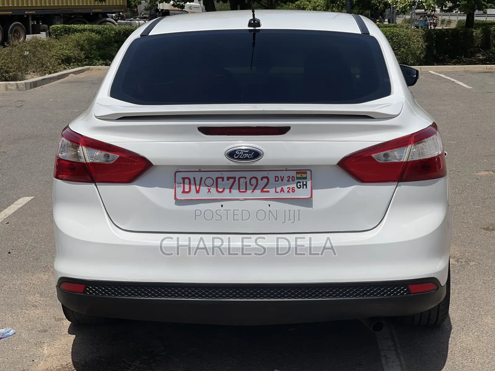 Ford Focus SE Sedan FWD (2.0L 4cyl 5M) 2012 White